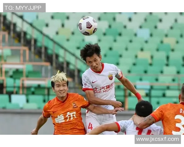 上海足球队转型之路的挑战与机遇全景透视