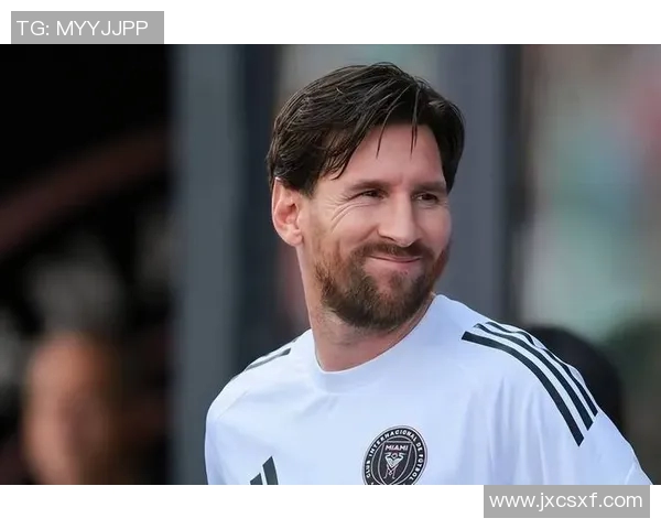 足球明星在美国的首次亮相引发热议球迷期待新赛季精彩表现